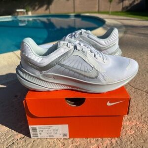 Nike Quest 5 Women's White Metallic Silver Athletic Shoes